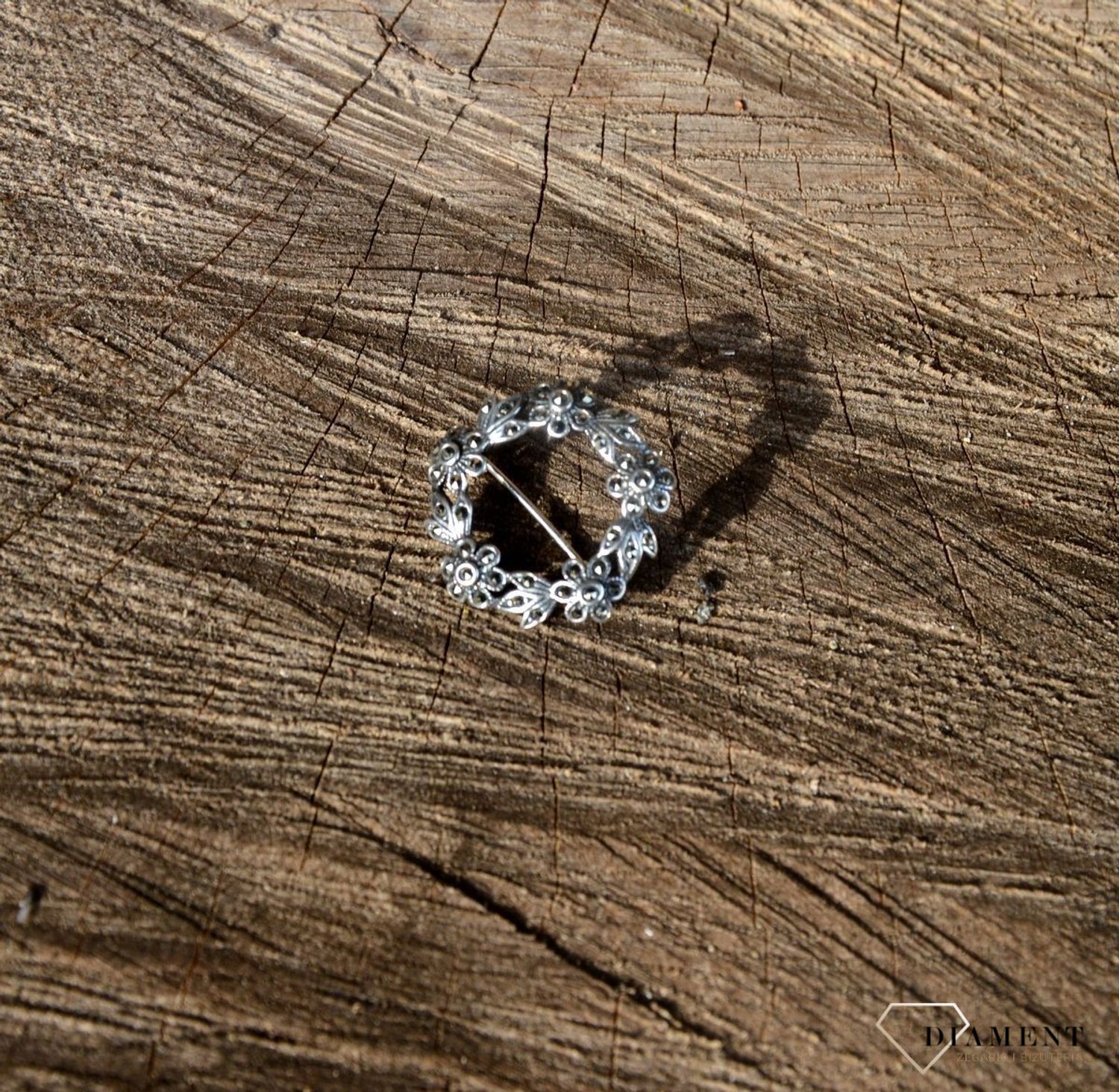 Srebrna broszka wianek z markazytami BR 310.jpg